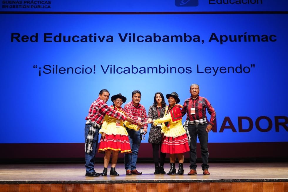 Representantes de la Red Educativa Vilcabamba en el Premio a las Buenas Prácticas en Gestión Pública 2019